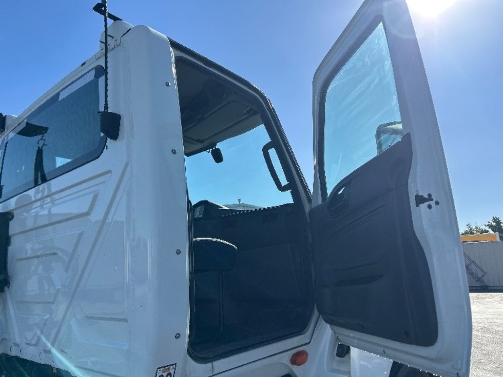 Day Cab Tractor-Heavy Duty Tractors-International-2022-LT625-Ceres-CA-205,982\n\t\tmiles-$ 34,250 - Image 12