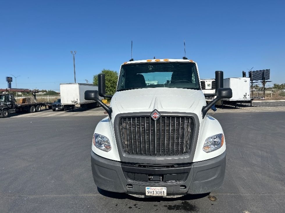 Day Cab Tractor-Heavy Duty Tractors-International-2022-LT625-Ceres-CA-205,982\n\t\tmiles-$ 34,250 - Image 2
