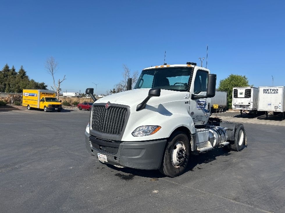 Day Cab Tractor-Heavy Duty Tractors-International-2022-LT625-Ceres-CA-205,982\n\t\tmiles-$ 34,250 - Image 3