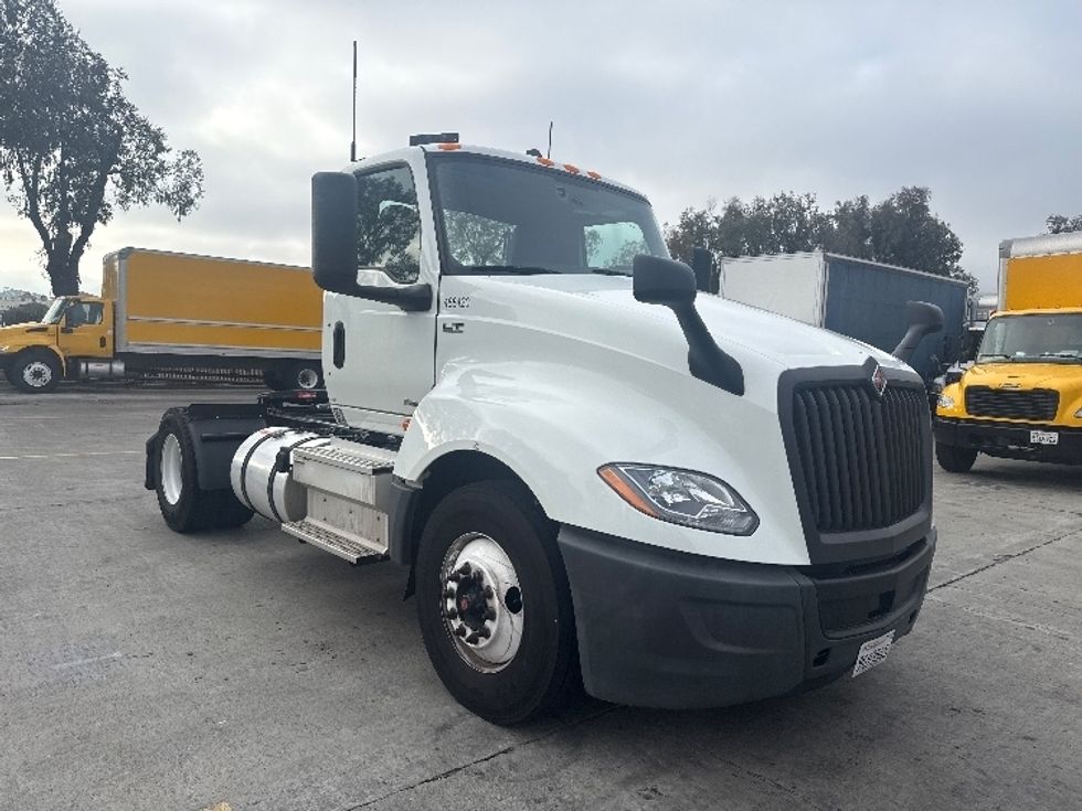 Day Cab Tractor-Heavy Duty Tractors-International-2022-LT625-Fresno-CA-264,237\n\t\tmiles-$ 33,250 - Image 1