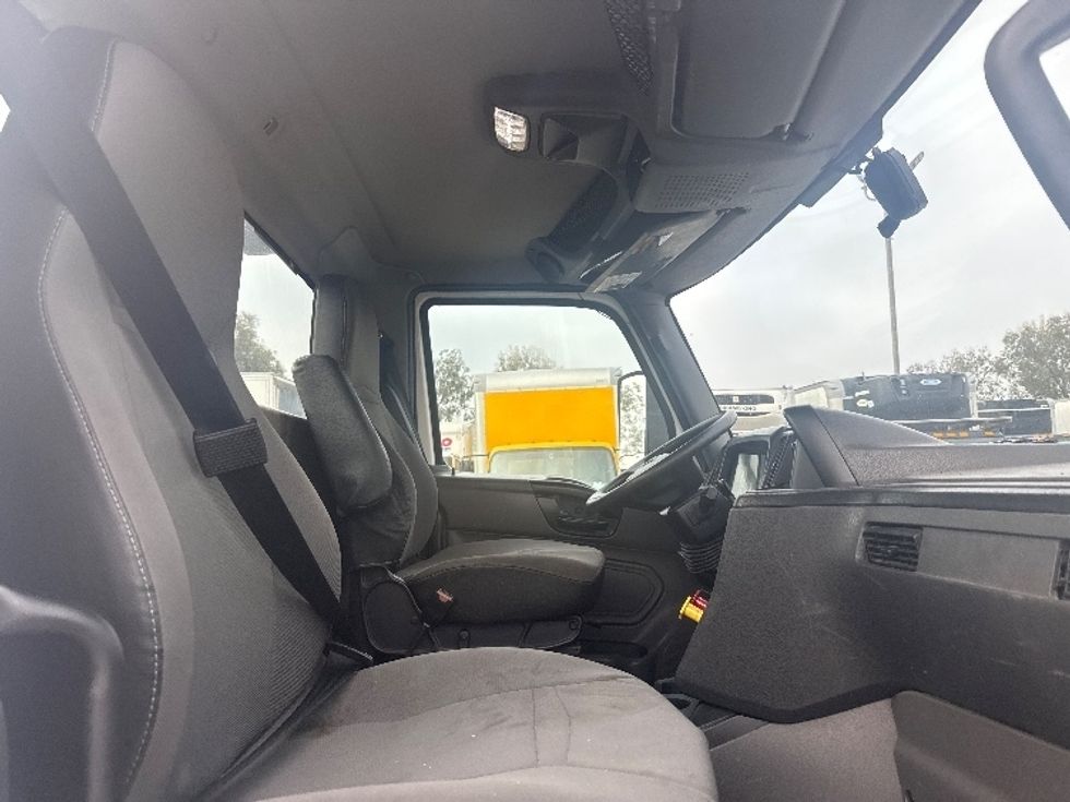 Day Cab Tractor-Heavy Duty Tractors-International-2022-LT625-Fresno-CA-264,237\n\t\tmiles-$ 33,250 - Image 12