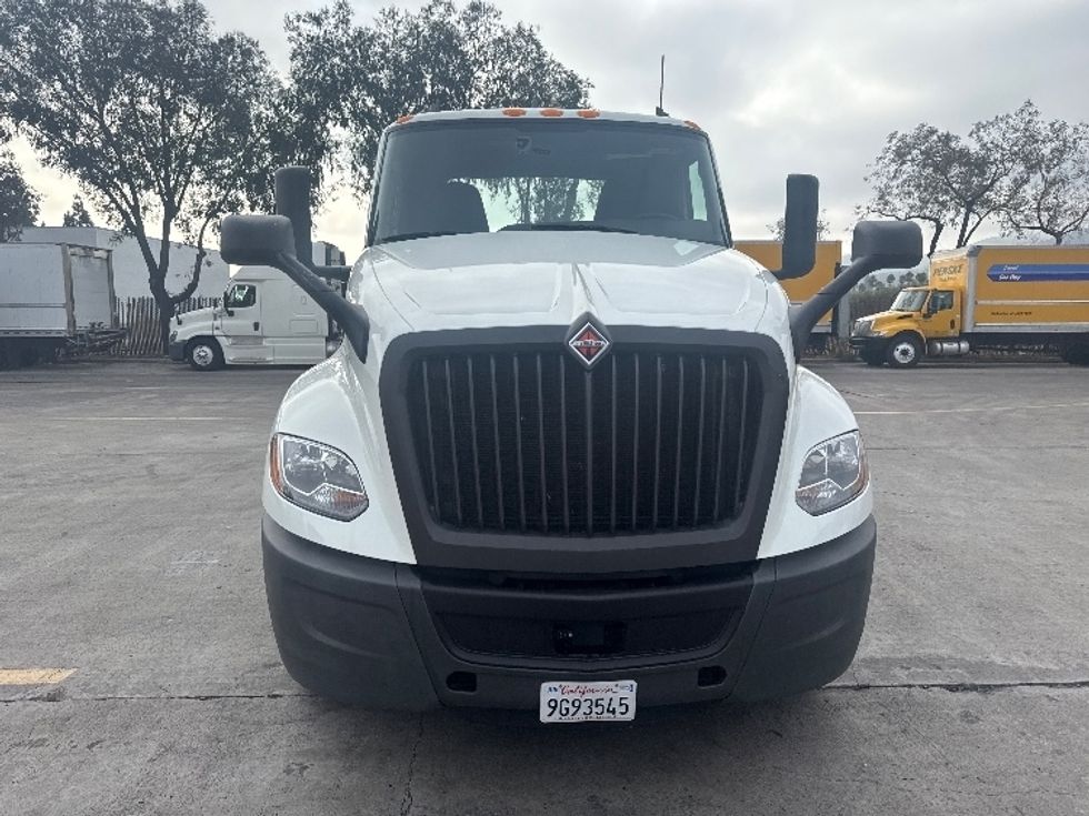 Day Cab Tractor-Heavy Duty Tractors-International-2022-LT625-Fresno-CA-264,237\n\t\tmiles-$ 33,250 - Image 2