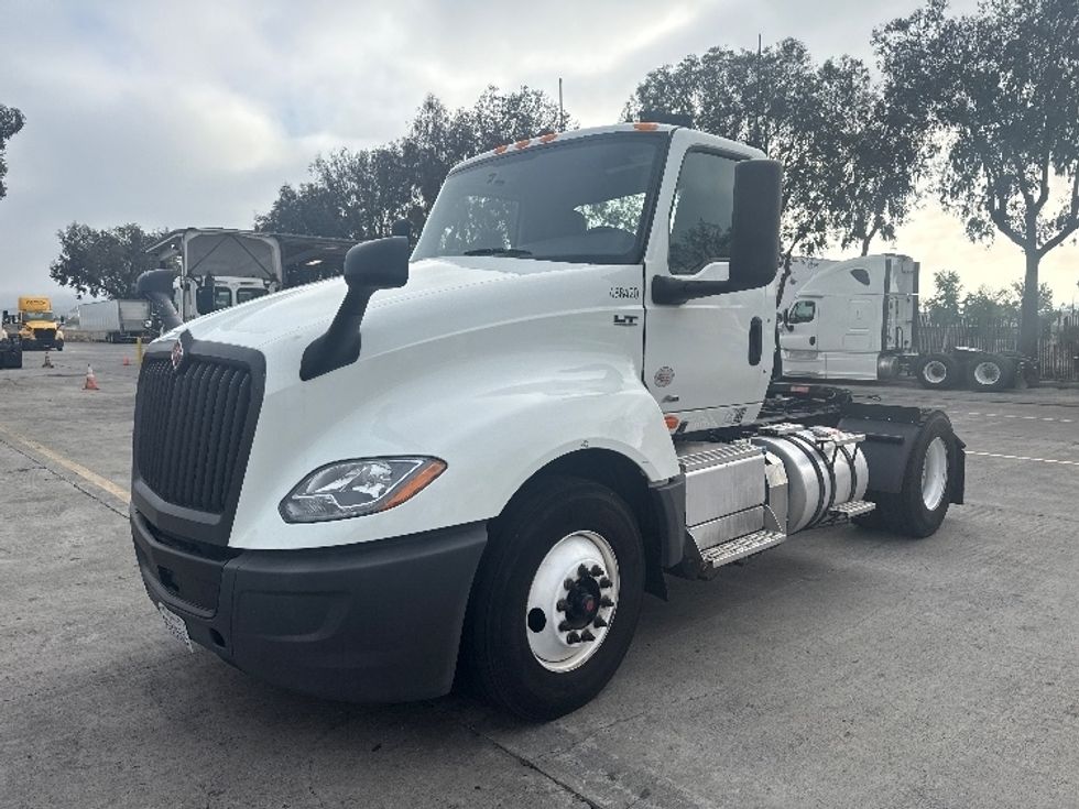 Day Cab Tractor-Heavy Duty Tractors-International-2022-LT625-Fresno-CA-264,237\n\t\tmiles-$ 33,250 - Image 3