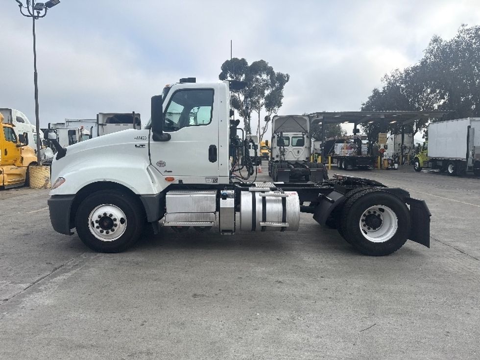 Day Cab Tractor-Heavy Duty Tractors-International-2022-LT625-Fresno-CA-264,237\n\t\tmiles-$ 33,250 - Image 4