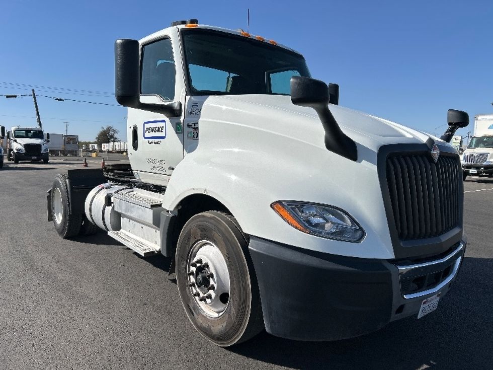 Day Cab Tractor-Heavy Duty Tractors-International-2022-LT625-Fresno-CA-283,838\n\t\tmiles-$ 30,500 - Image 1