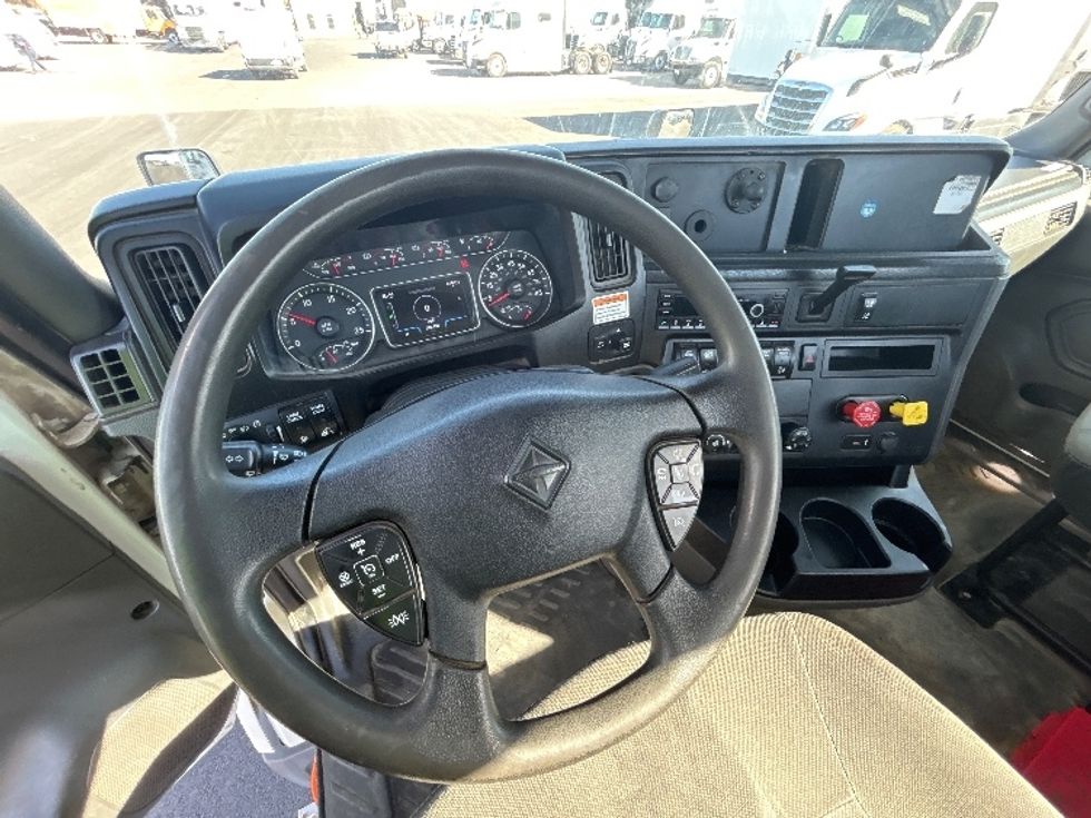 Day Cab Tractor-Heavy Duty Tractors-International-2022-LT625-Fresno-CA-283,838\n\t\tmiles-$ 30,500 - Image 11