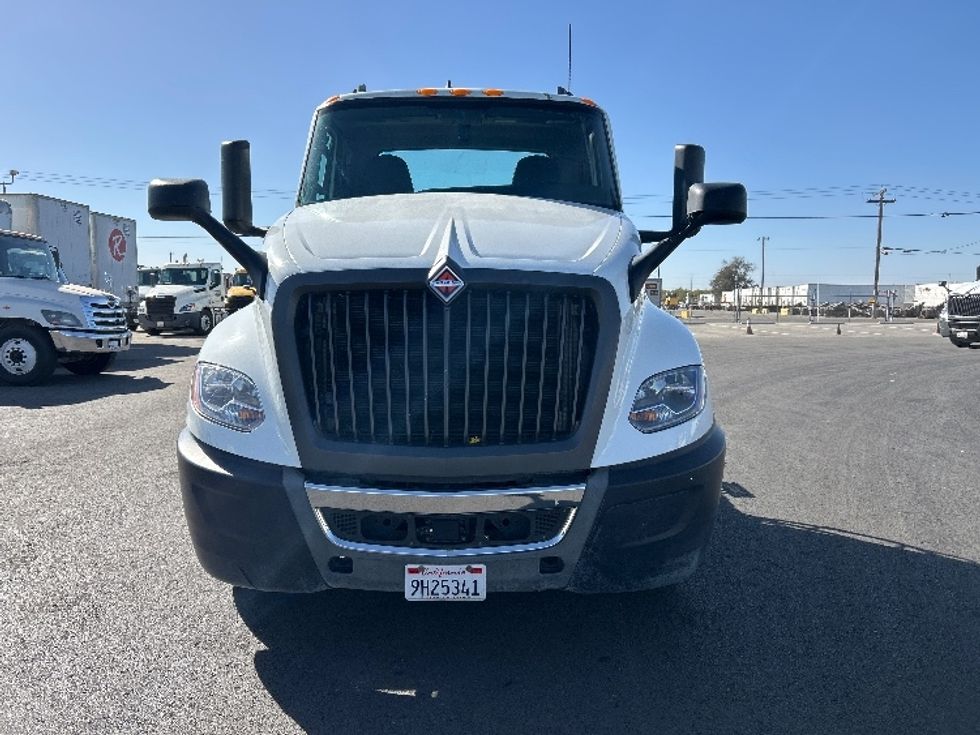 Day Cab Tractor-Heavy Duty Tractors-International-2022-LT625-Fresno-CA-283,838\n\t\tmiles-$ 30,500 - Image 2