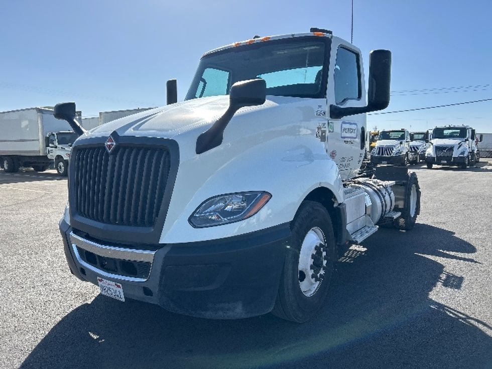 Day Cab Tractor-Heavy Duty Tractors-International-2022-LT625-Fresno-CA-283,838\n\t\tmiles-$ 30,500 - Image 3