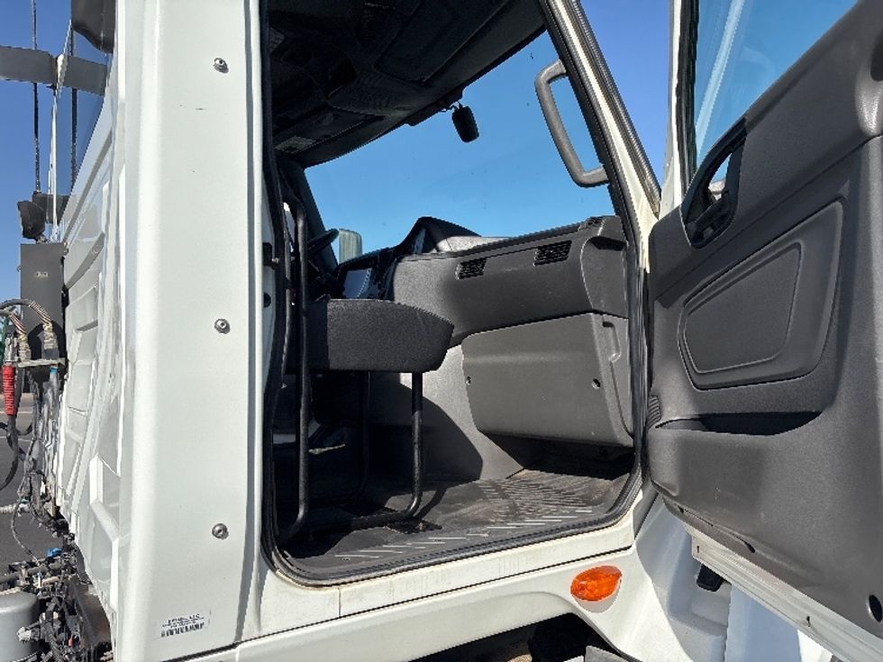 Day Cab Tractor-Heavy Duty Tractors-International-2022-LT625-Fresno-CA-284,347\n\t\tmiles-$ 30,500 - Image 12