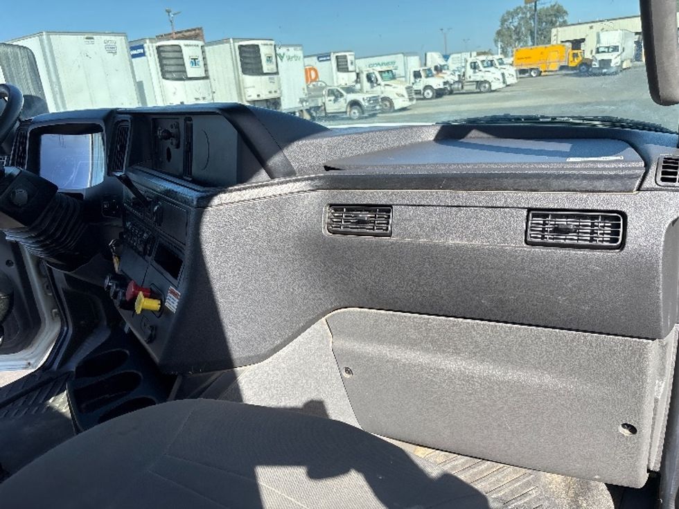Day Cab Tractor-Heavy Duty Tractors-International-2022-LT625-Fresno-CA-284,347\n\t\tmiles-$ 30,500 - Image 13