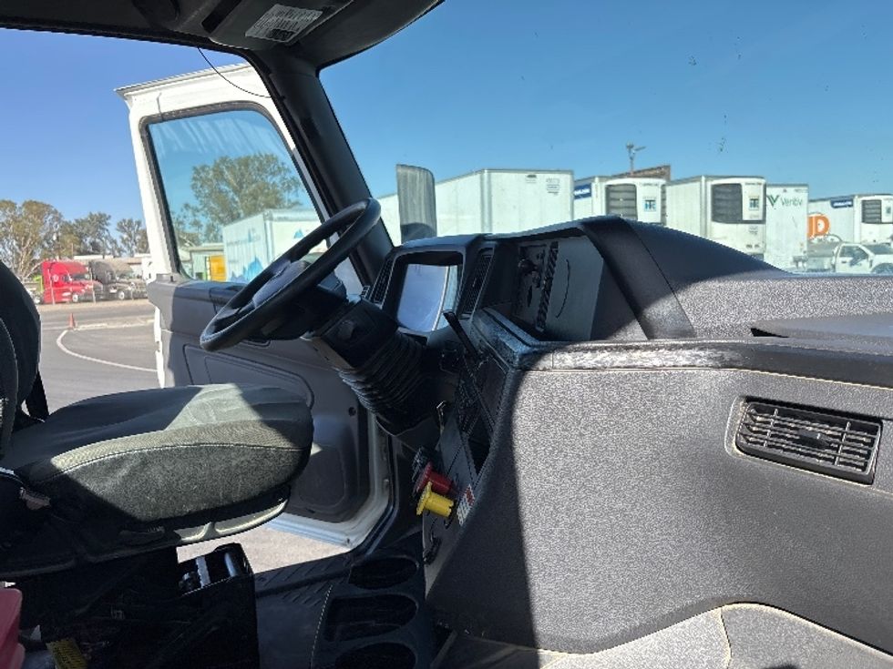 Day Cab Tractor-Heavy Duty Tractors-International-2022-LT625-Fresno-CA-284,347\n\t\tmiles-$ 30,500 - Image 14