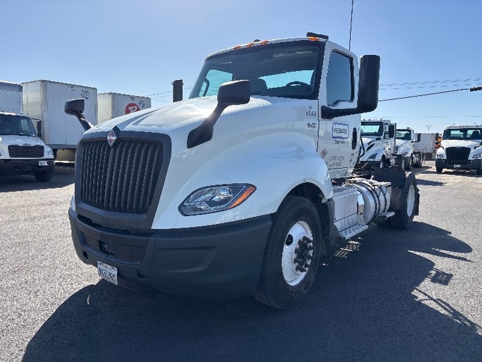 Day Cab Tractor-Heavy Duty Tractors-International-2022-LT625-Fresno-CA-284,347\n\t\tmiles-$ 30,500 - Image 3