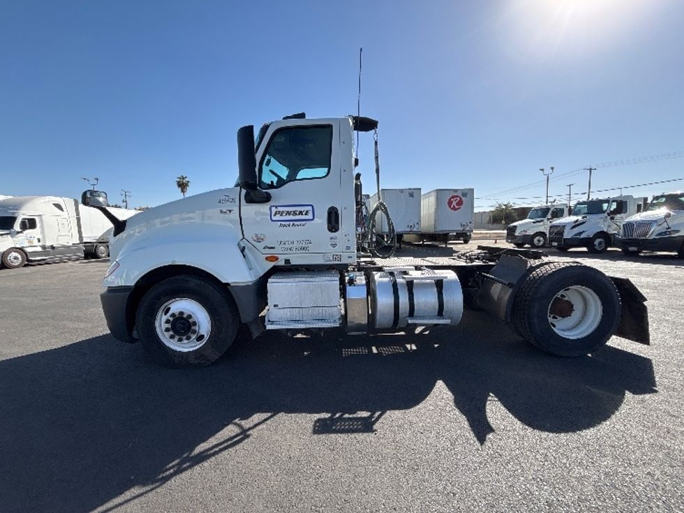 Day Cab Tractor-Heavy Duty Tractors-International-2022-LT625-Fresno-CA-284,347\n\t\tmiles-$ 30,500 - Image 4