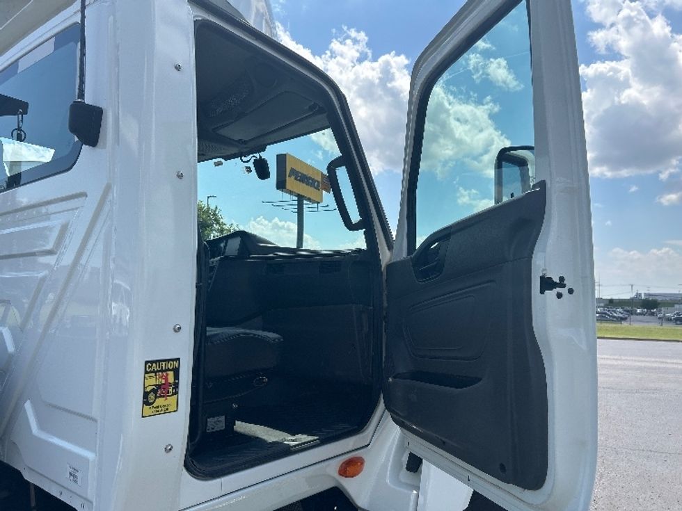 Day Cab Tractor-Heavy Duty Tractors-International-2022-LT625-Oklahoma City-OK-360,983\n\t\tmiles-$ 38,750 - Image 12