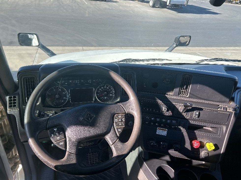 Day Cab Tractor-Heavy Duty Tractors-International-2022-LT625-West Sacramento-CA-311,886\n\t\tmiles-$ 29,250 - Image 11