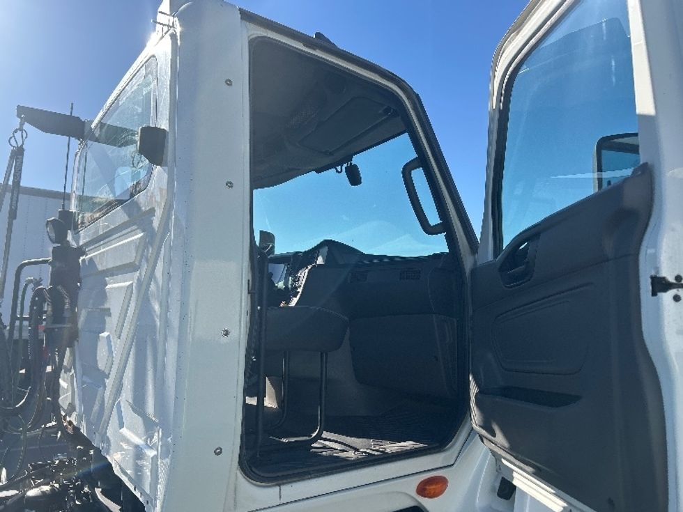 Day Cab Tractor-Heavy Duty Tractors-International-2022-LT625-West Sacramento-CA-311,886\n\t\tmiles-$ 29,250 - Image 12