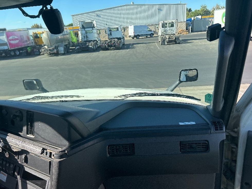 Day Cab Tractor-Heavy Duty Tractors-International-2022-LT625-West Sacramento-CA-311,886\n\t\tmiles-$ 29,250 - Image 13