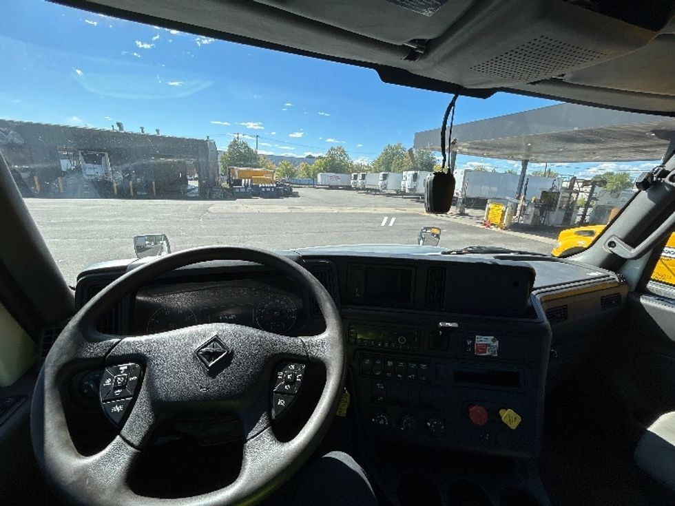 Day Cab Tractor-Heavy Duty Tractors-International-2022-RH613-Albany-NY-416,521\n\t\tmiles-$ 33,250 - Image 11
