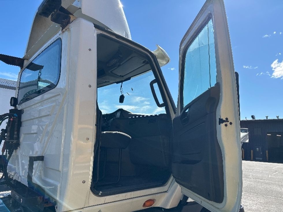 Day Cab Tractor-Heavy Duty Tractors-International-2022-RH613-Albany-NY-416,521\n\t\tmiles-$ 33,250 - Image 12