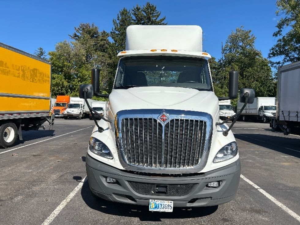 Day Cab Tractor-Heavy Duty Tractors-International-2022-RH613-Albany-NY-416,521\n\t\tmiles-$ 33,250 - Image 2