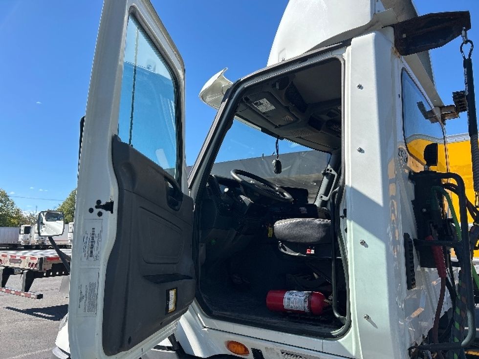 Day Cab Tractor-Heavy Duty Tractors-International-2022-RH613-Albany-NY-416,521\n\t\tmiles-$ 33,250 - Image 9