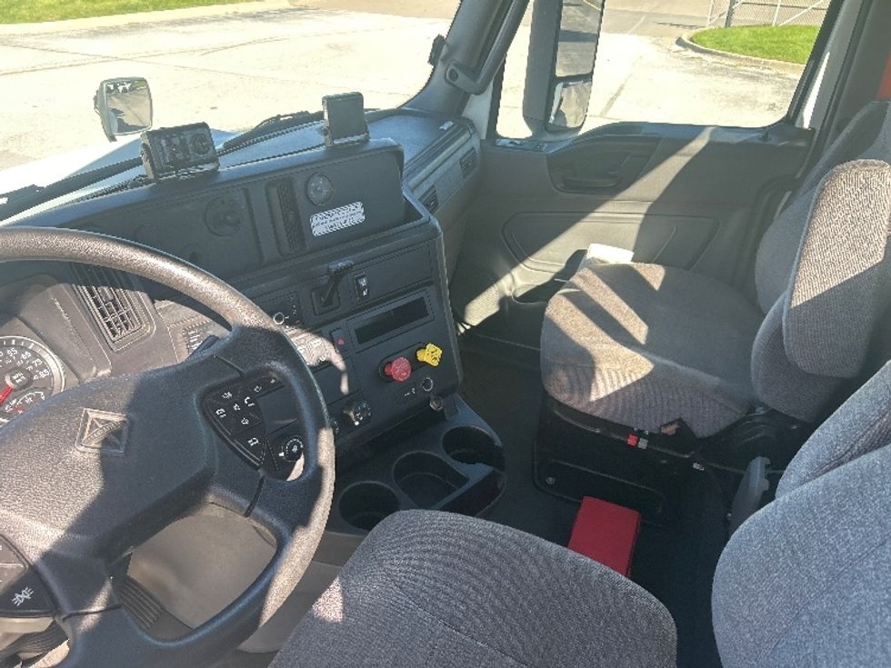 Day Cab Tractor-Heavy Duty Tractors-International-2022-RH613-Davenport-IA-462,698\n\t\tmiles-$ 25,500 - Image 10