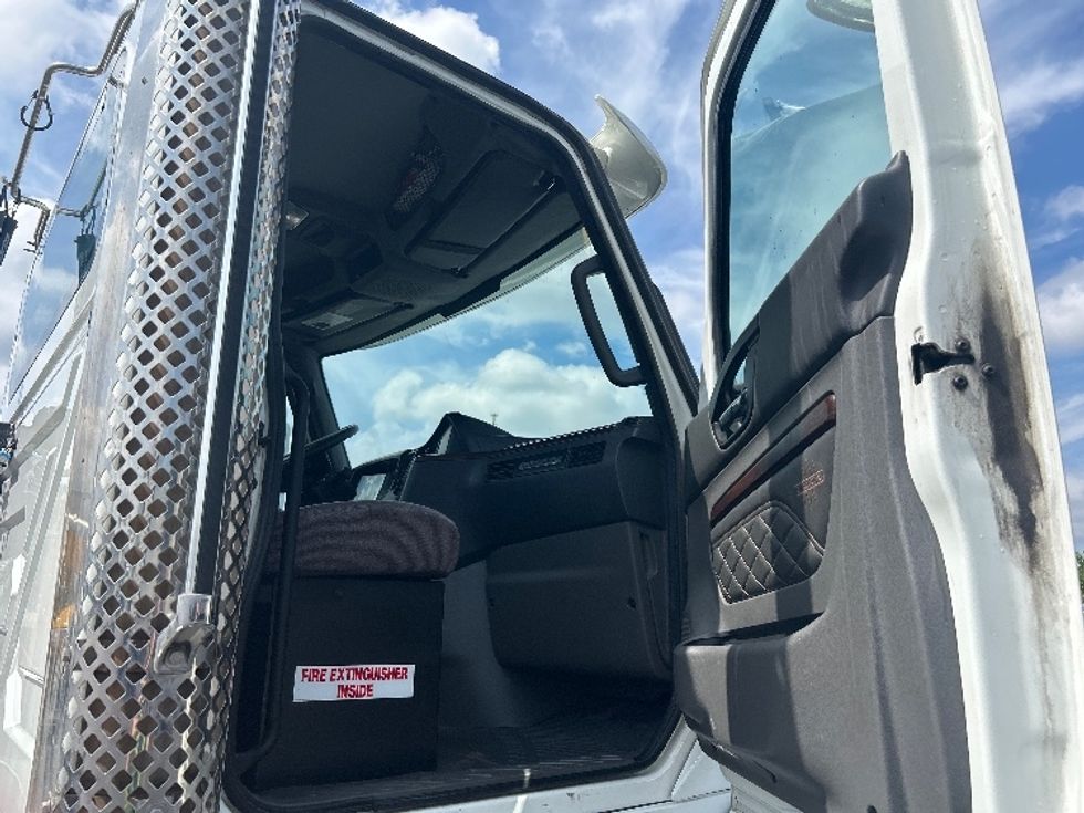Day Cab Tractor-Heavy Duty Tractors-International-2023-HX620-Indianapolis-IN-133,918\n\t\tmiles-$ 103,750 - Image 12