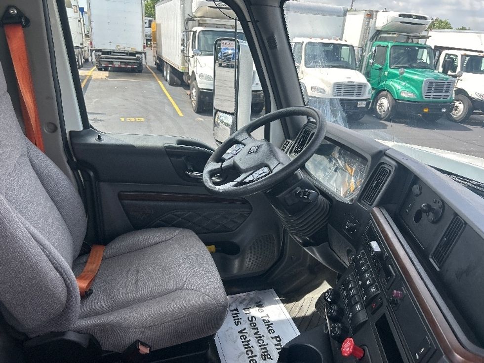Day Cab Tractor-Heavy Duty Tractors-International-2023-HX620-Indianapolis-IN-133,918\n\t\tmiles-$ 103,750 - Image 14