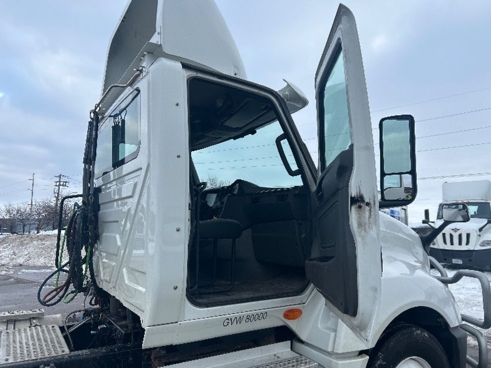 Day Cab Tractor-Heavy Duty Tractors-International-2023-LT625-Cadillac-MI-364,556\n\t\tmiles-$ 43,750 - Image 12