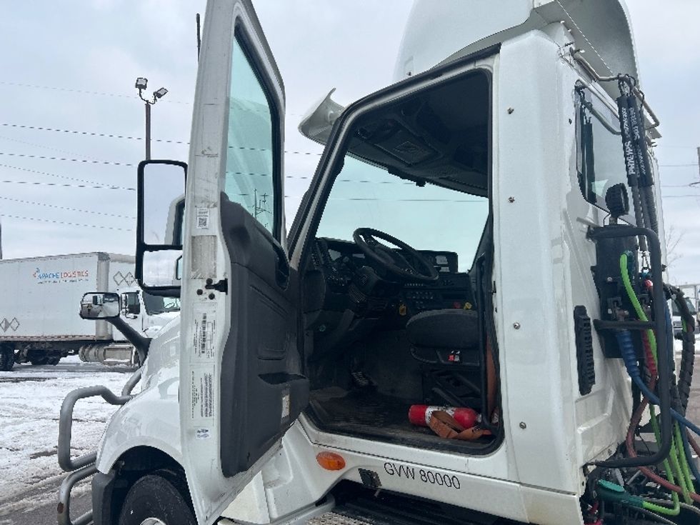 Day Cab Tractor-Heavy Duty Tractors-International-2023-LT625-Cadillac-MI-364,556\n\t\tmiles-$ 43,750 - Image 9