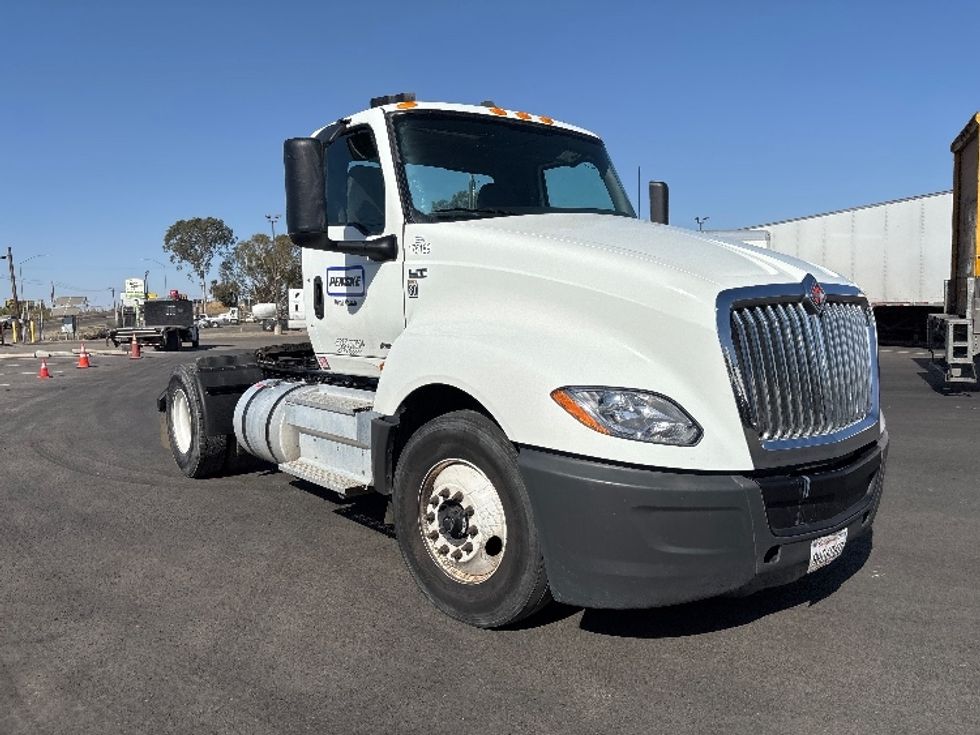 Day Cab Tractor-Heavy Duty Tractors-International-2023-LT625-Fresno-CA-183,036\n\t\tmiles-$ 53,000 - Image 1