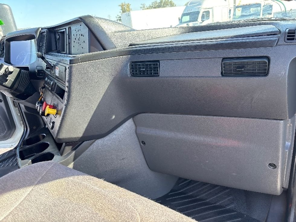Day Cab Tractor-Heavy Duty Tractors-International-2023-LT625-Fresno-CA-183,036\n\t\tmiles-$ 53,000 - Image 13