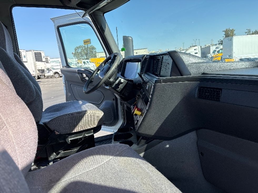 Day Cab Tractor-Heavy Duty Tractors-International-2023-LT625-Fresno-CA-183,036\n\t\tmiles-$ 53,000 - Image 14
