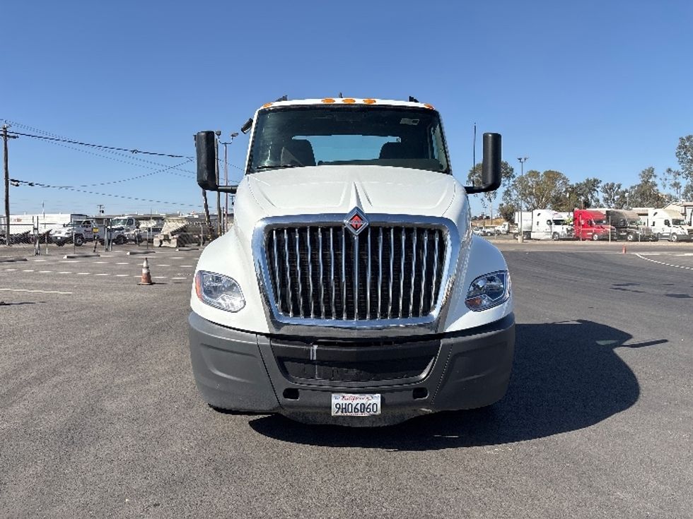Day Cab Tractor-Heavy Duty Tractors-International-2023-LT625-Fresno-CA-183,036\n\t\tmiles-$ 53,000 - Image 2