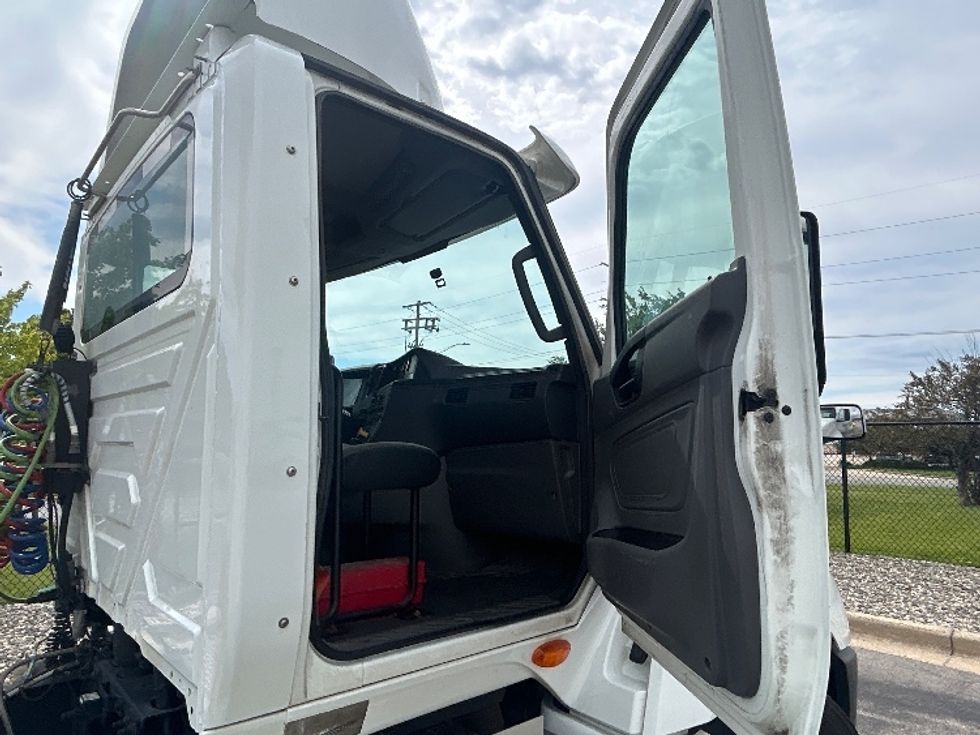 Day Cab Tractor-Heavy Duty Tractors-International-2023-LT625-Lansing-MI-406,839\n\t\tmiles-$ 47,250 - Image 12