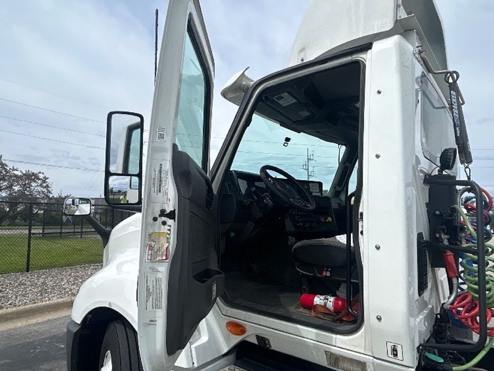 Day Cab Tractor-Heavy Duty Tractors-International-2023-LT625-Lansing-MI-406,839\n\t\tmiles-$ 47,250 - Image 9