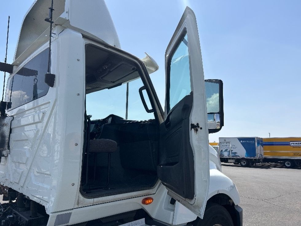 Day Cab Tractor-Heavy Duty Tractors-International-2023-LT625-Phoenix-AZ-219,569\n\t\tmiles-$ 52,500 - Image 12