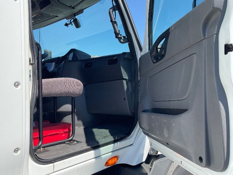 Day Cab Tractor-Heavy Duty Tractors-International-2023-RH613-Albany-GA-530,997\n\t\tmiles-$ 24,000 - Image 12