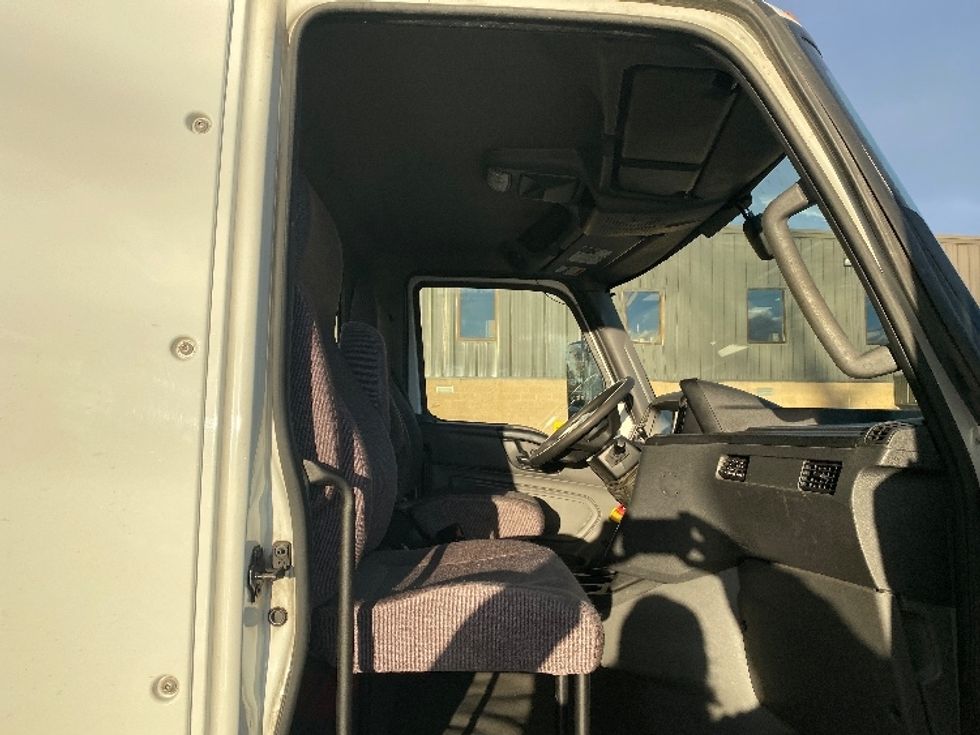 Day Cab Tractor-Heavy Duty Tractors-International-2023-RH613-Binghamton-NY-431,464\n\t\tmiles-$ 35,500 - Image 12