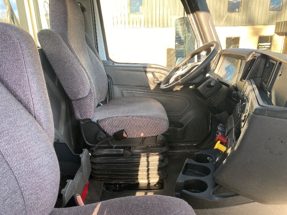 Day Cab Tractor-Heavy Duty Tractors-International-2023-RH613-Binghamton-NY-431,464\n\t\tmiles-$ 35,500 - Image 14