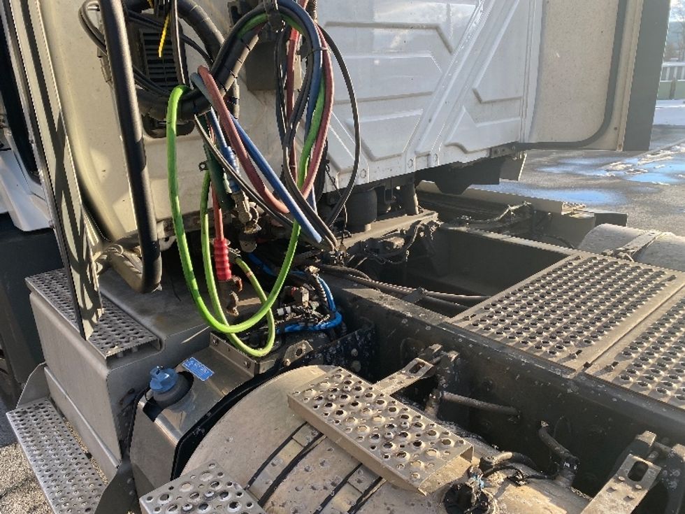 Day Cab Tractor-Heavy Duty Tractors-International-2023-RH613-Binghamton-NY-431,464\n\t\tmiles-$ 35,500 - Image 17