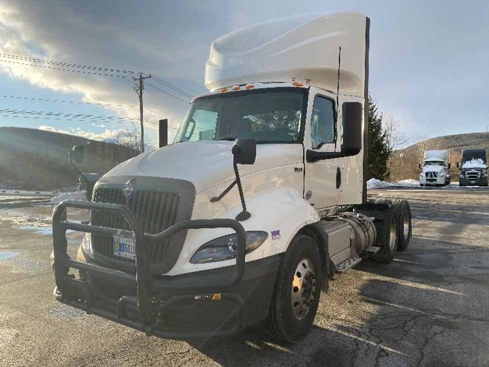 Day Cab Tractor-Heavy Duty Tractors-International-2023-RH613-Binghamton-NY-431,464\n\t\tmiles-$ 35,500 - Image 3