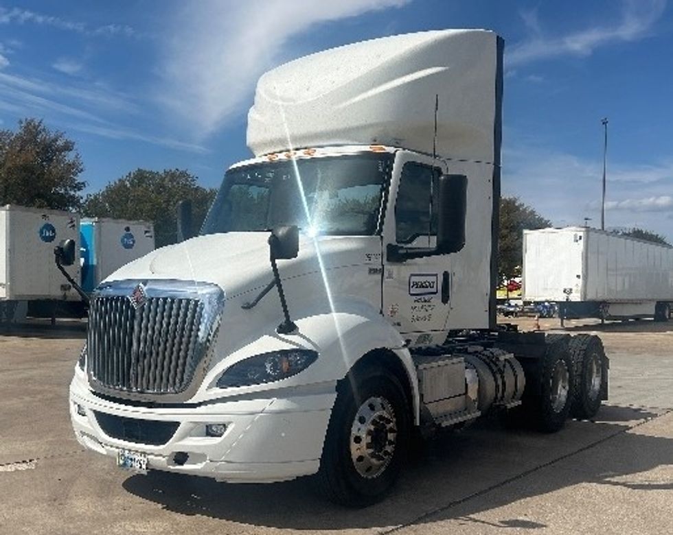Day Cab Tractor-Heavy Duty Tractors-International-2023-RH613-Dallas-TX-416,896\n\t\tmiles-$ 49,500 - Image 1