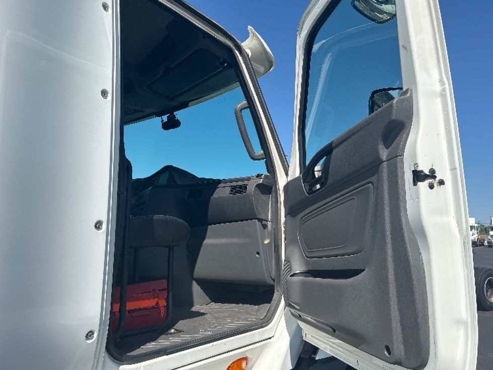 Day Cab Tractor-Heavy Duty Tractors-International-2023-RH613-Lowell-AR-137,121\n\t\tmiles-$ 62,500 - Image 12