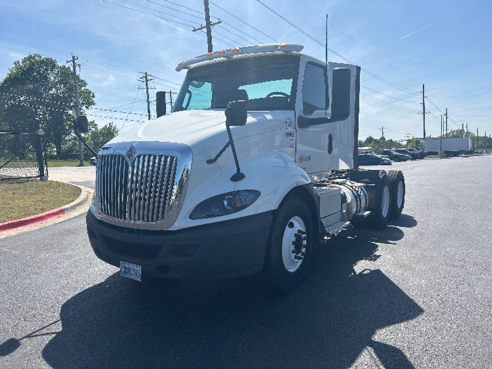 Day Cab Tractor-Heavy Duty Tractors-International-2023-RH613-Lowell-AR-137,121\n\t\tmiles-$ 62,500 - Image 3
