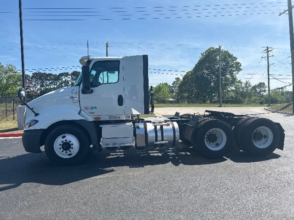 Day Cab Tractor-Heavy Duty Tractors-International-2023-RH613-Lowell-AR-137,121\n\t\tmiles-$ 62,500 - Image 4
