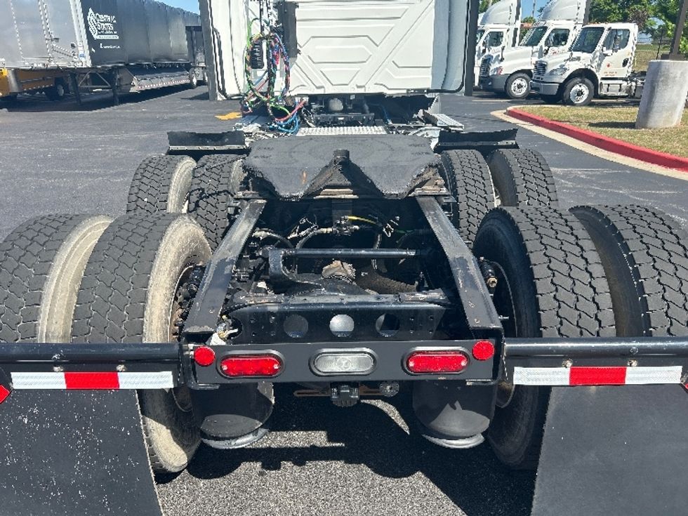 Day Cab Tractor-Heavy Duty Tractors-International-2023-RH613-Lowell-AR-137,121\n\t\tmiles-$ 62,500 - Image 6