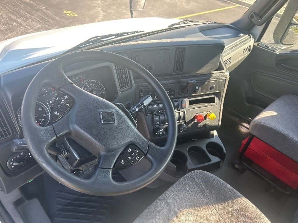 Day Cab Tractor-Heavy Duty Tractors-International-2023-RH613-Melrose Park-IL-565,529\n\t\tmiles-$ 32,250 - Image 11