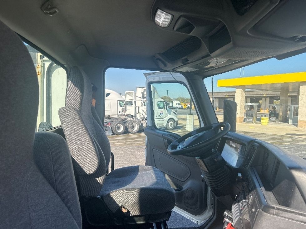 Day Cab Tractor-Heavy Duty Tractors-International-2023-RH613-Melrose Park-IL-565,529\n\t\tmiles-$ 32,250 - Image 14