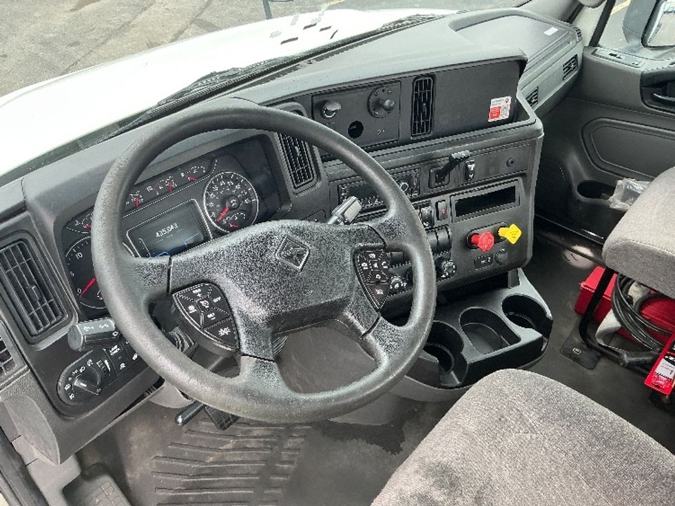 Day Cab Tractor-Heavy Duty Tractors-International-2023-RH613-Moberly-MO-435,043\n\t\tmiles-$ 44,250 - Image 10